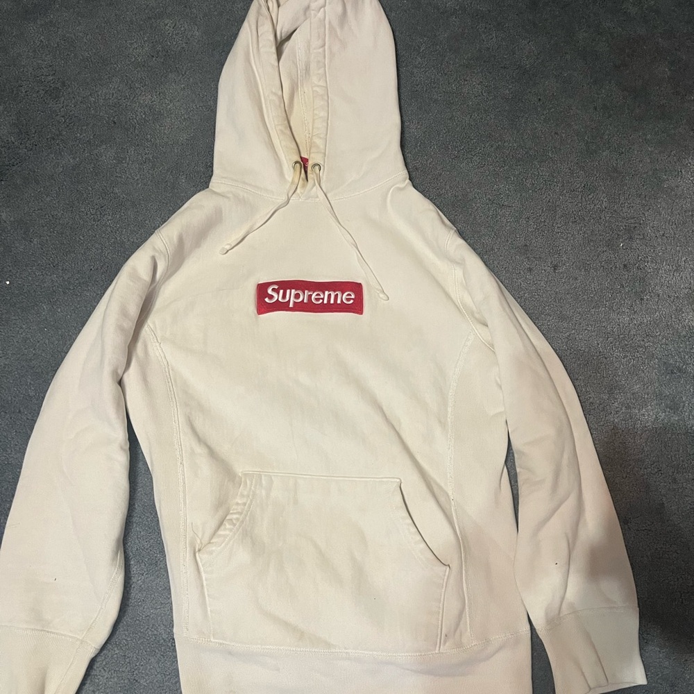 SS16 Supreme white box logo bet trade size small